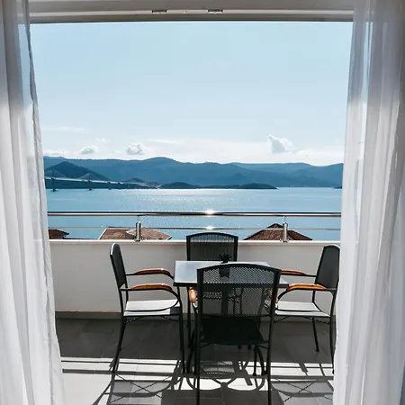 Apartman Apartmani Komarna