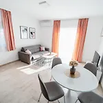 Daire Apartmani Komarna *