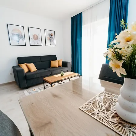 Apartmani Komarna 아파트 *