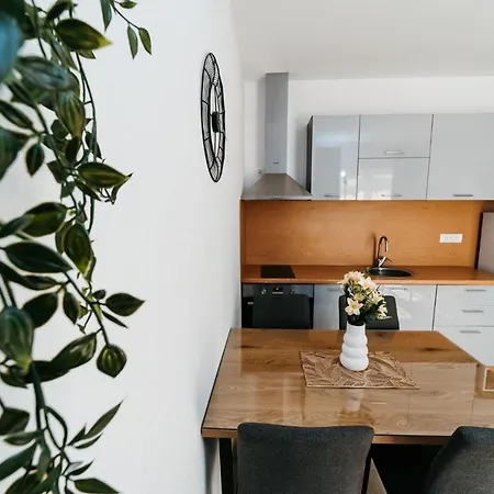 Apartmani Komarna شقة كومارنا