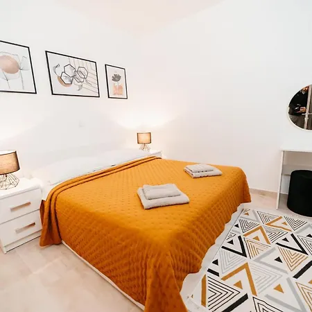 Apartmani Komarna كومارنا