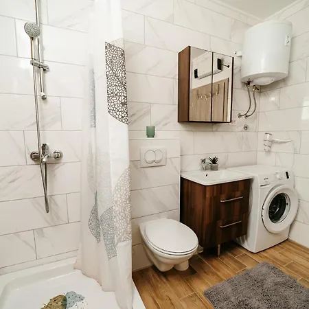 Apartmani Komarna *