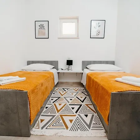 Apartmani Komarna شقة كومارنا