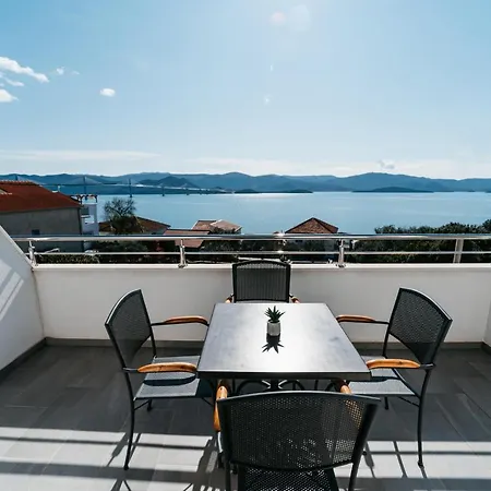 شقة Apartmani Komarna