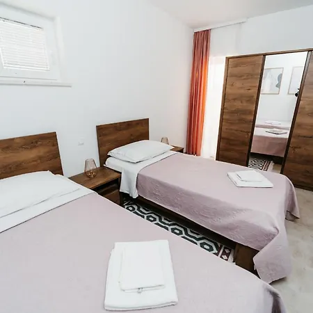 Apartmani Komarna شقة *