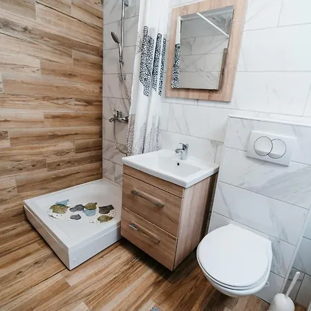 Apartmani Komarna 아파트 코마르나