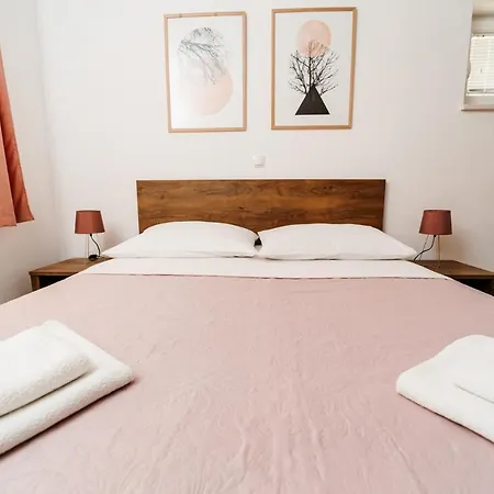 Daire Apartmani Komarna