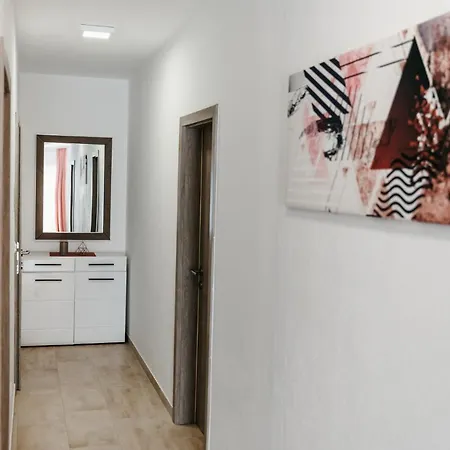 Apartmani Komarna *