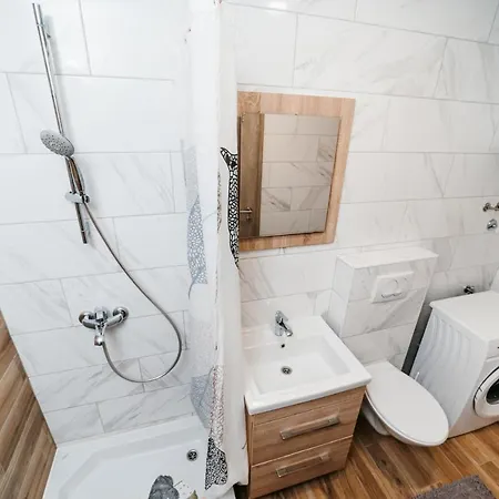 Apartmani Komarna كومارنا