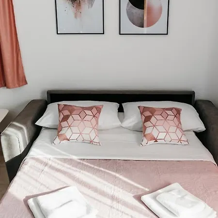Apartmani Komarna كومارنا